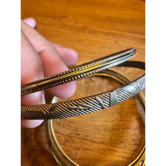 Set of 5 vintage silver and gold tone bangle bracelets - Picture 2 of 5